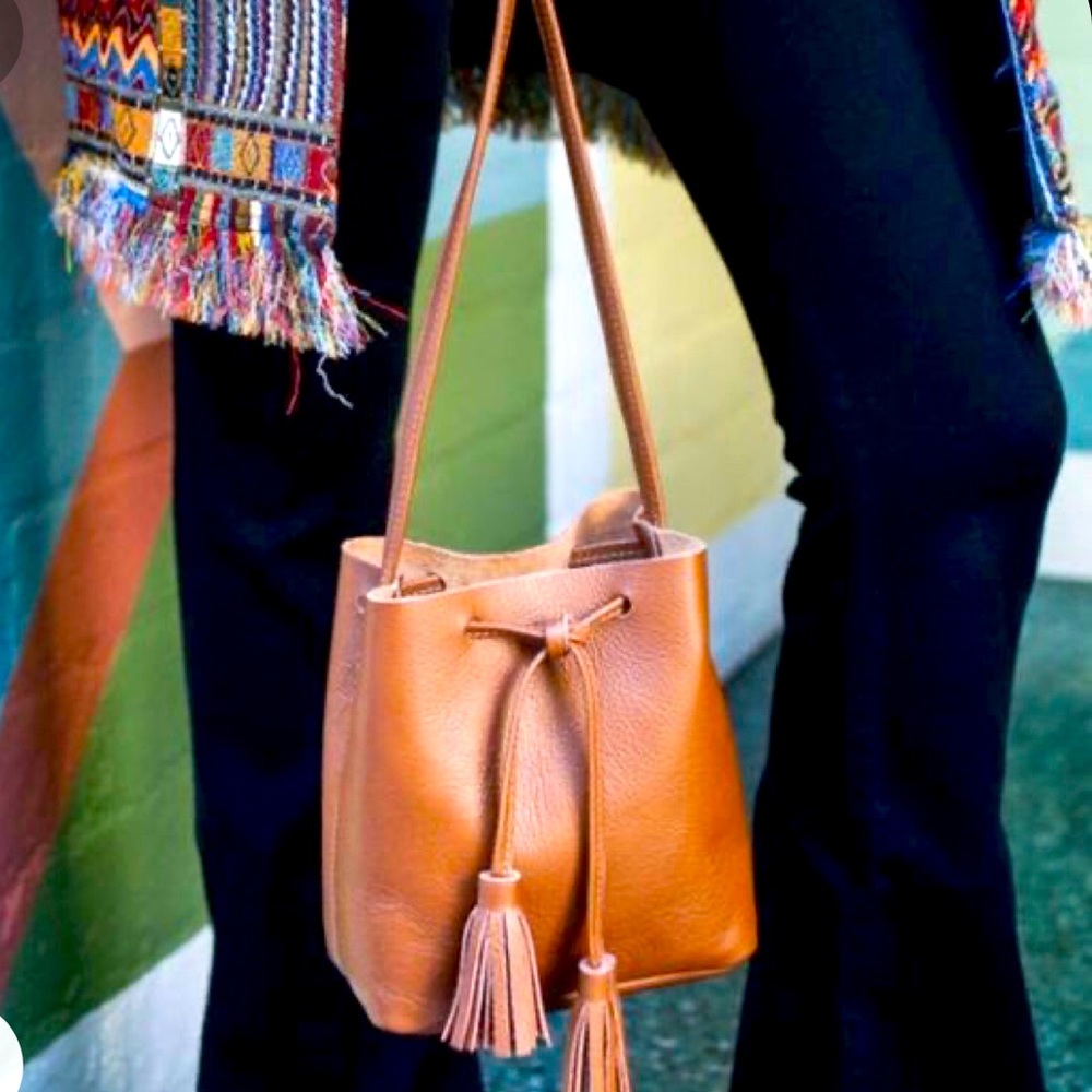 Shaffer LA Leather Bucket Brown Greta  Crossbody